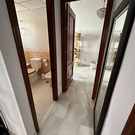 Minimum 2 Months Required - Remote Work Friendly Centrally Located Riverside Retreat Sevilla